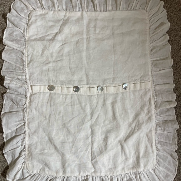 Bella Notte Elegant White Ruffled Pillowcase - Picture 8 of 8